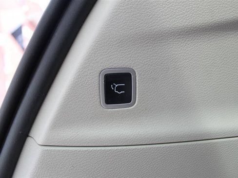 Used 2022 Chrysler Pacifica Touring-L w/ Uconnect Theater Family Group AWD/4WD image 29