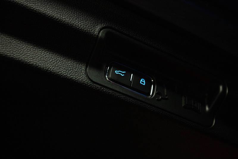 Used 2024 Ford Explorer Limited AWD/4WD image 8