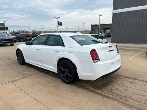 Used 2022 Chrysler 300 Touring L w/ Popular Equipment Group RWD image 2