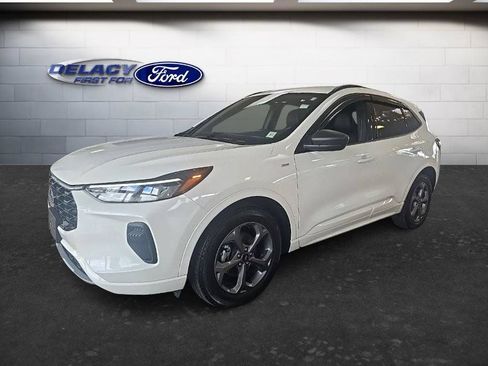Used 2023 Ford Escape ST-Line w/ Tech Pack #1 AWD/4WD image 2