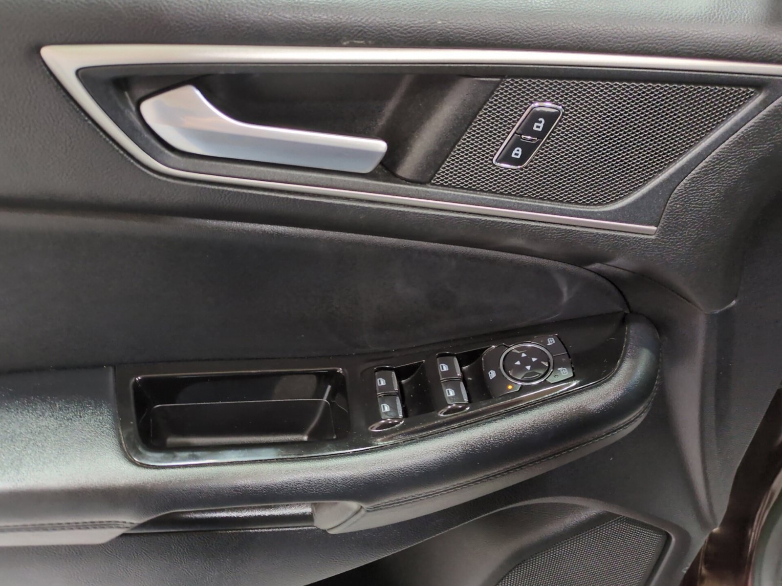 Used 2017 Ford Edge SEL w/ Equipment Group 201A AWD/4WD image 17