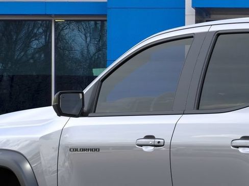New 2026 Chevrolet Colorado ZR2 w/ Technology Package AWD/4WD image 12