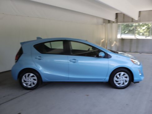 Used 2015 Toyota Prius C One FWD image 4