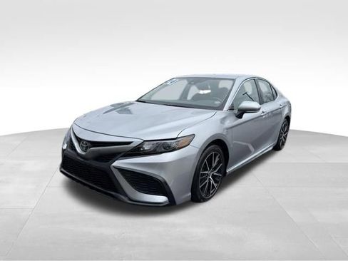 Used 2024 Toyota Camry SE FWD image 2