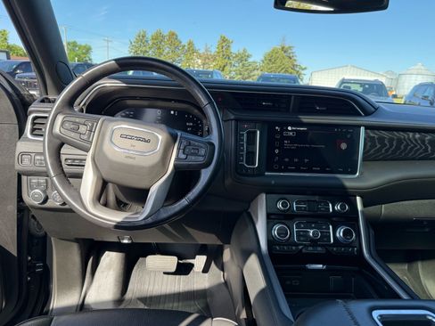 Used 2022 GMC Yukon XL Denali AWD/4WD image 16