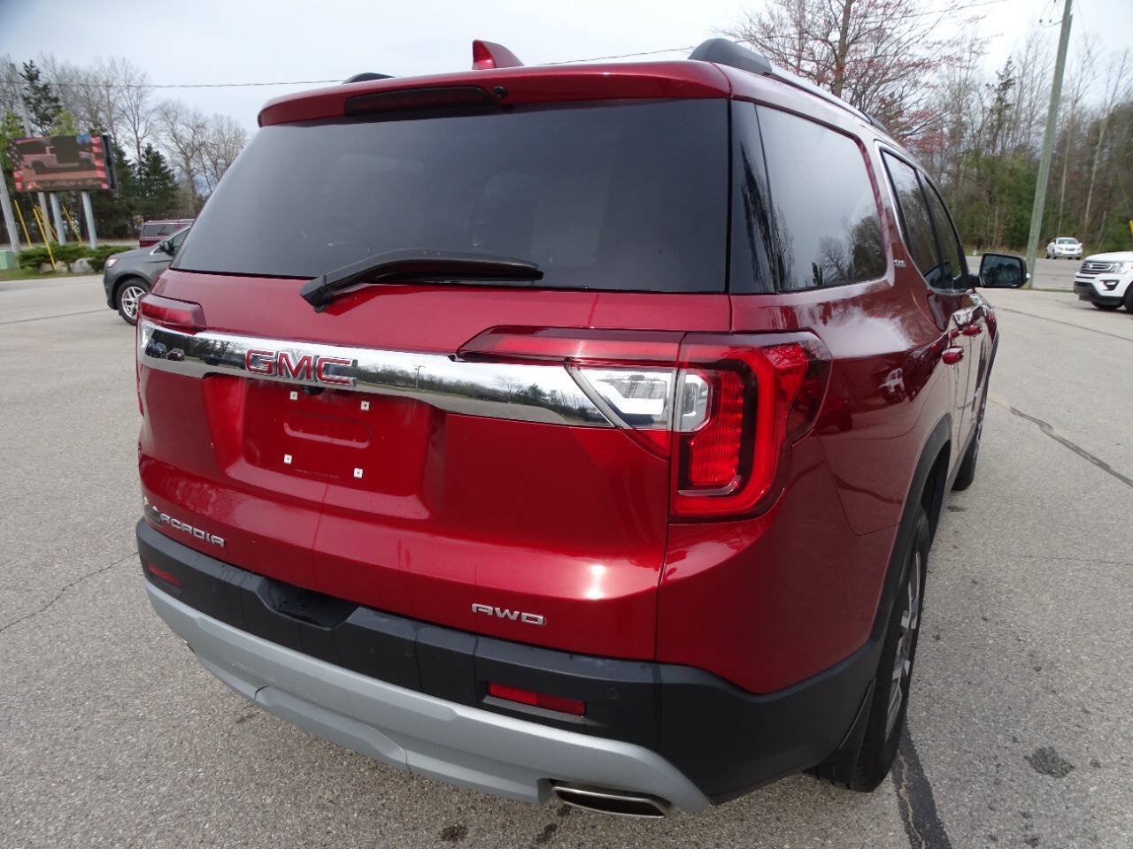Used 2023 GMC Acadia AWD SLE image 10
