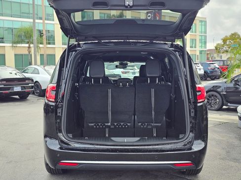 New 2026 Chrysler Pacifica Select FWD image 8