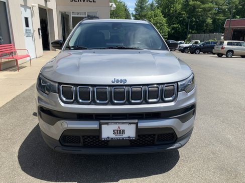 Used 2022 Jeep Compass Latitude w/ Sun and Sound Group AWD/4WD image 2