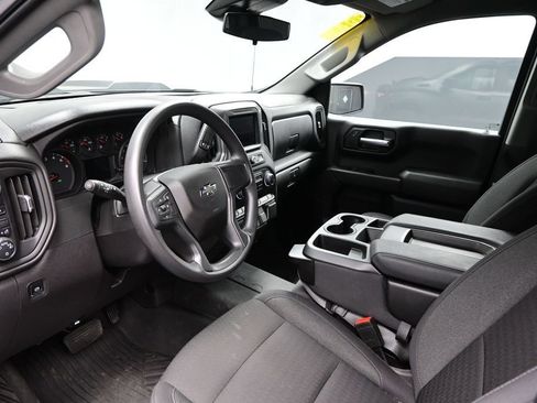 Used 2025 Chevrolet Silverado 1500 Custom Trail Boss w/ LPO, Dark Essentials Package AWD/4WD image 8