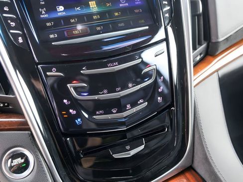 Used 2020 Cadillac Escalade Luxury image 19