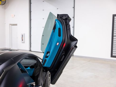 Used 2025 Lamborghini Revuelto image 31