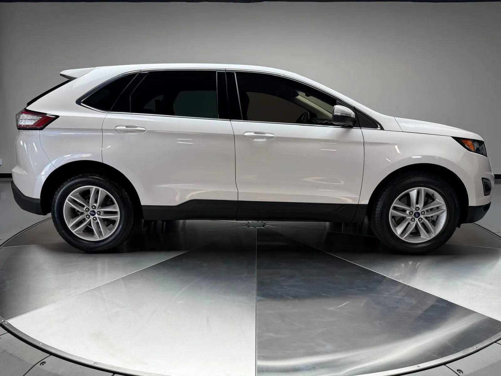 Used 2018 Ford Edge SEL w/ Equipment Group 201A AWD/4WD image 6