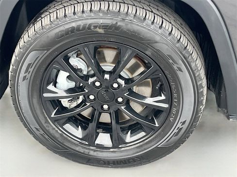 Used 2023 Jeep Cherokee Altitude Lux image 30