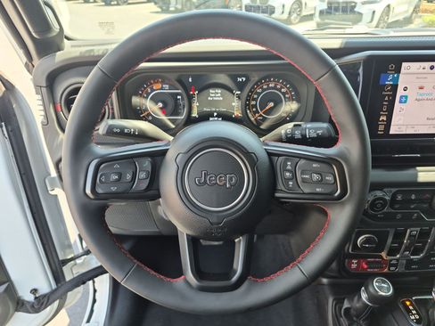 Used 2024 Jeep Wrangler Unlimited Rubicon AWD/4WD image 18