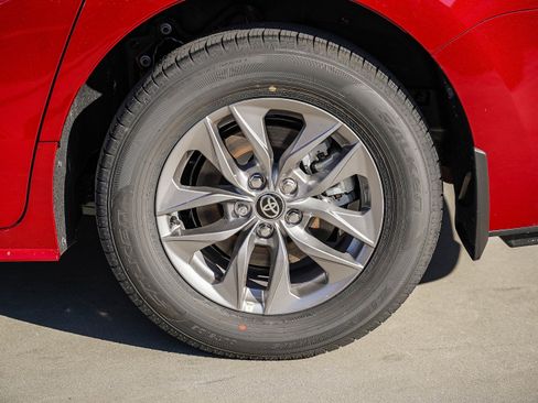 New 2026 Toyota Sienna XLE image 8