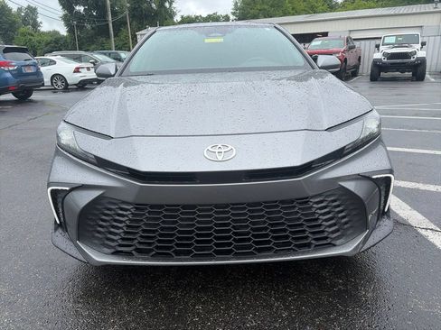 Used 2025 Toyota Camry SE w/ Convenience Package FWD image 2