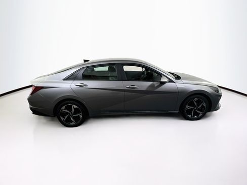 Used 2023 Hyundai Elantra SEL w/ Convenience Package FWD image 4