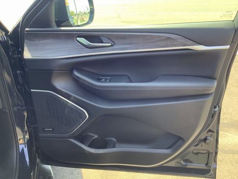 Used 2024 Jeep Grand Cherokee L Limited w/ Luxury Tech Group II image 44