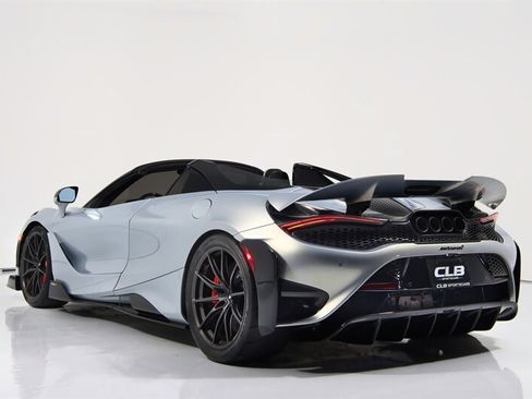 Used 2022 McLaren 765LT RWD image 11