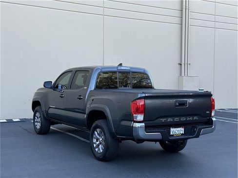 Used 2016 Toyota Tacoma SR5 w/ SR5 Appearance Package (SN) image 5