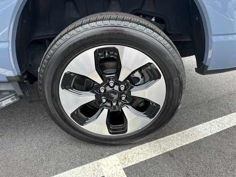 Used 2023 Ford F150 Lightning Platinum image 20