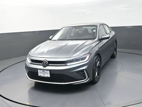 New 2026 Volkswagen Jetta SE image 4