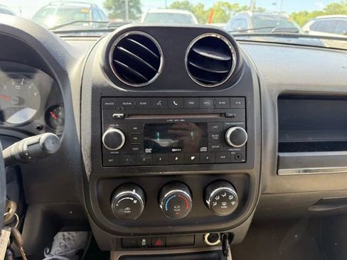 Used 2010 Jeep Compass Sport image 28