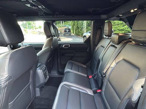 Used 2025 Ford Bronco Outer Banks AWD/4WD image 30