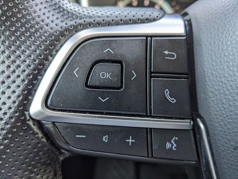 Used 2021 Toyota Highlander XLE image 25