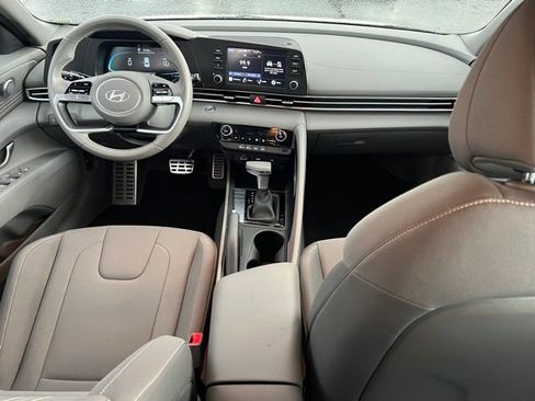 Certified 2025 Hyundai Elantra Sport image 10