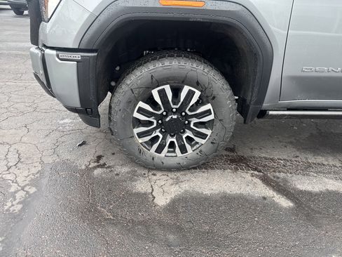 New 2026 GMC Sierra 2500 Denali Ultimate AWD/4WD image 11