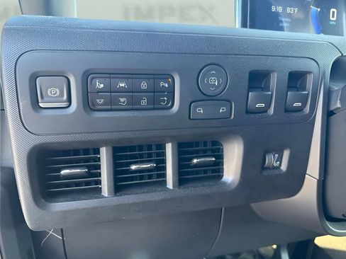 Used 2024 Chevrolet Brightdrop 600 w/ Battery Pack, Max Range AWD/4WD image 11