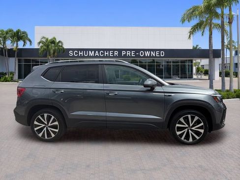 Certified 2024 Volkswagen Taos SE FWD image 8