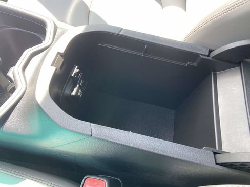 Used 2019 Toyota RAV4 XLE Premium FWD image 31