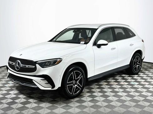 Used 2025 Mercedes-Benz GLC 300 image 3