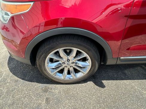 Used 2015 Ford Explorer XLT w/ Equipment Group 202A FWD image 5