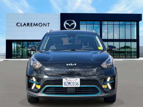 Used 2022 Kia Niro EX image 2