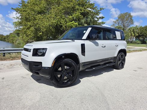 New 2026 Land Rover Defender 110 X-Dynamic SE image 1