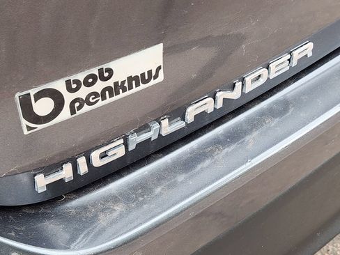Used 2023 Toyota Highlander XLE AWD/4WD image 31