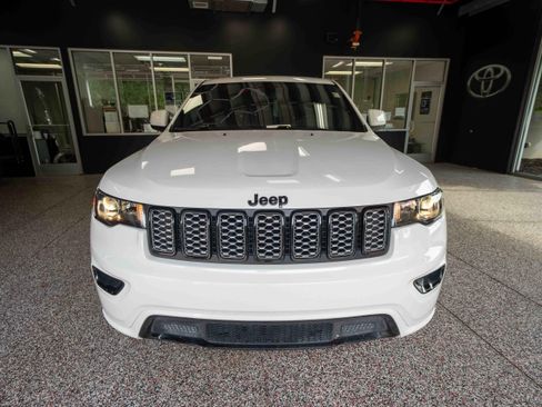 Used 2021 Jeep Grand Cherokee Laredo X AWD/4WD image 6