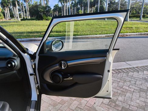 Used 2023 MINI Cooper 4-Door Hardtop FWD image 37