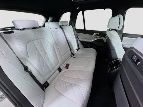 New 2026 BMW X5 xDrive40i w/ Climate Comfort Package image 30