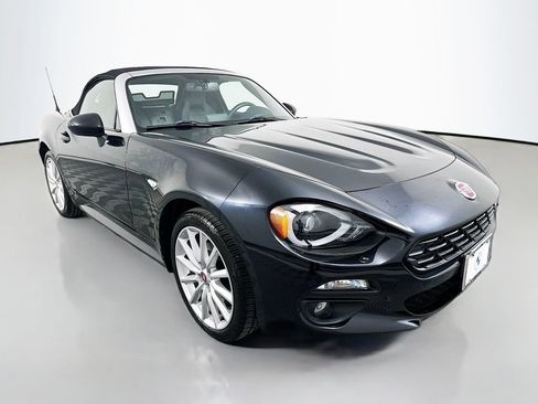 Used 2017 FIAT 124 Spider Lusso RWD image 3