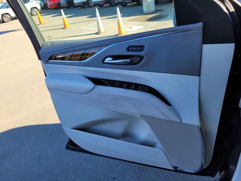 Used 2021 Cadillac Escalade Sport Platinum image 16