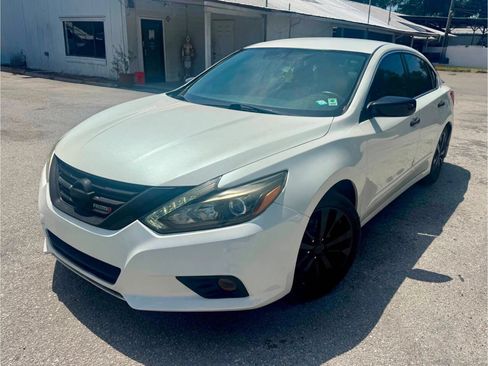Used 2017 Nissan Altima 2.5 SR w/ Midnight Edition Package FWD image 14