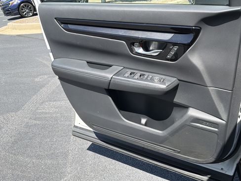 Used 2025 Honda CR-V EX-L image 17