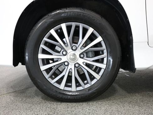 Used 2018 Lexus LX 570 4WD image 5