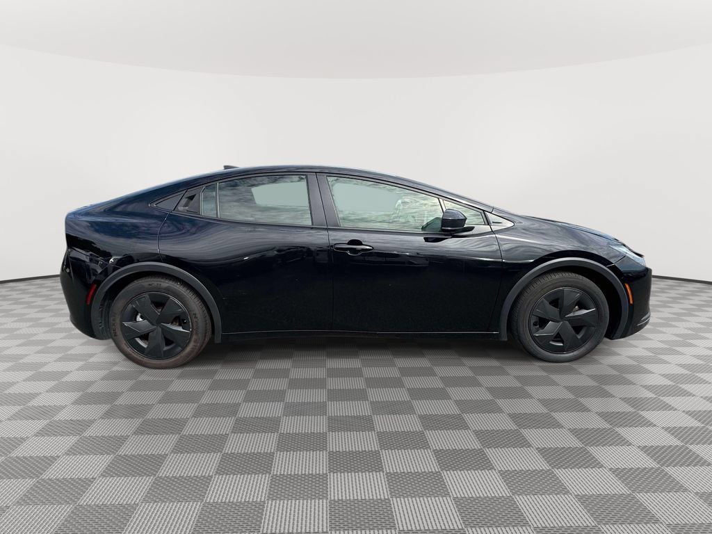 Used 2025 Toyota Prius LE FWD image 7