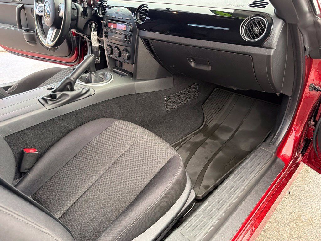 Used 2006 MAZDA MX-5 Miata Touring w/ Appearance Pkg RWD image 24