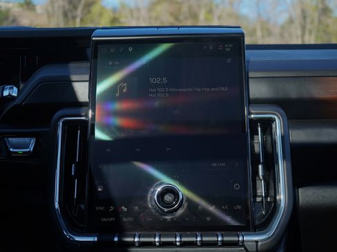 Used 2025 GMC Yukon Denali w/ Sun & Power Step Package AWD/4WD image 17